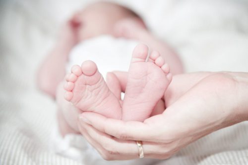 baby-baby-feet-bed-325690